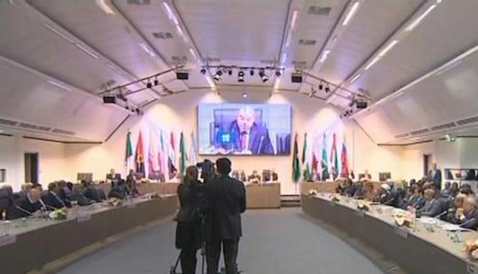  'Oil prices plunged to the lowest in past 4 years'