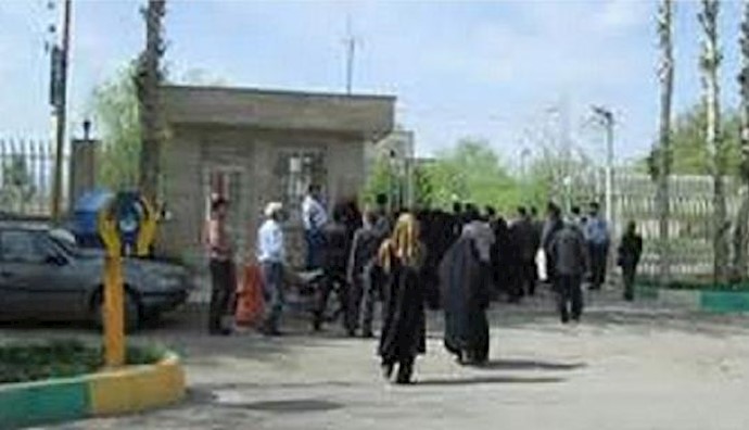 Iran: protest gathering to receive housing units