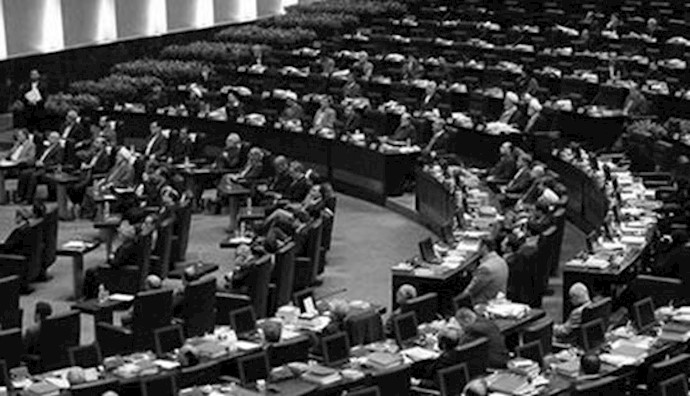 Iran: home buyer applicants’ protest sit-in inside the parliament