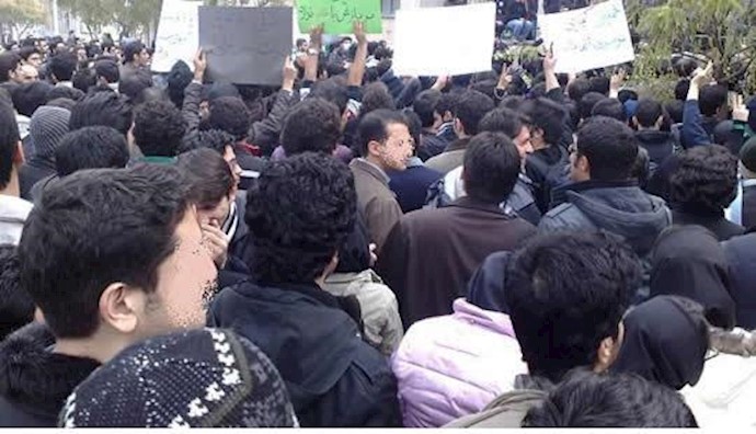 Students of ’Free Quds University’ clash with guards