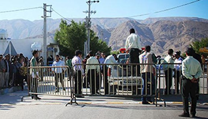 Iran: Whipping a man in a humiliating and brutal way in public