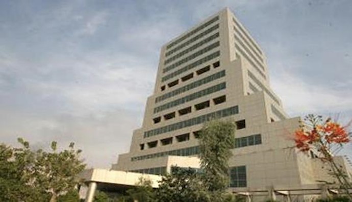 Iran: A 16-story tower on fire in Bushehr