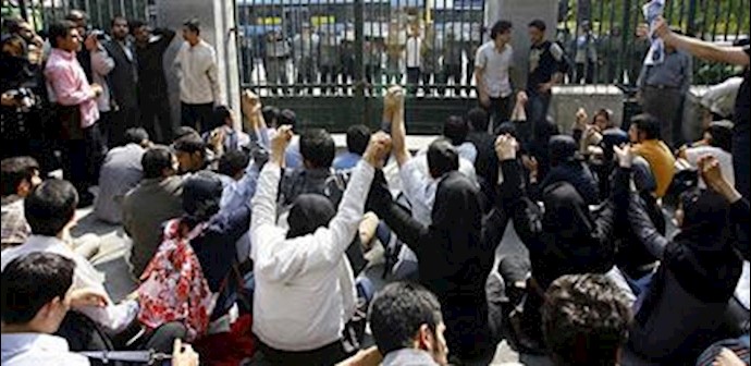 Continuing student protests across Iran