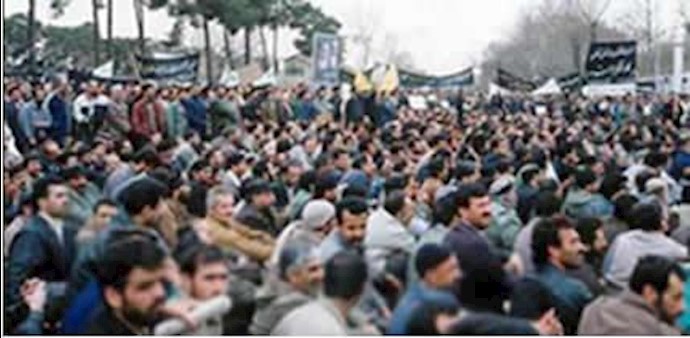 Iranian workers protesting to gain their rights