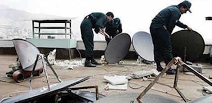 Iranian people resist regime agents rounding up satellite dishes