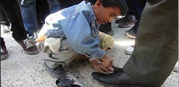 Child workers on the rise in Tehran streets, regime continues denials