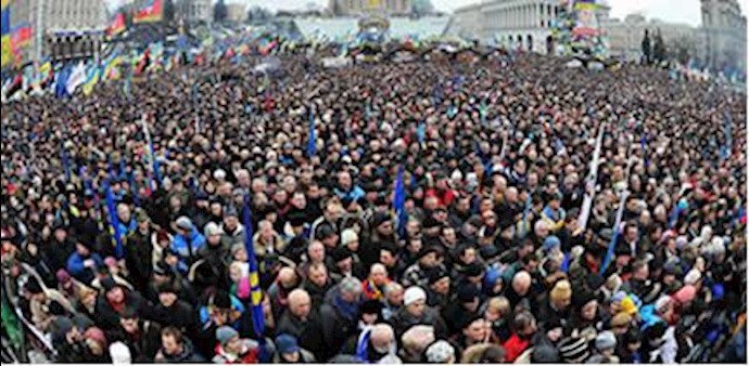 Ukraine: protesters remain alert in Independence Square
