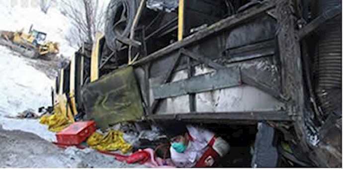 Iran: 18 dead as bus falls of cliff