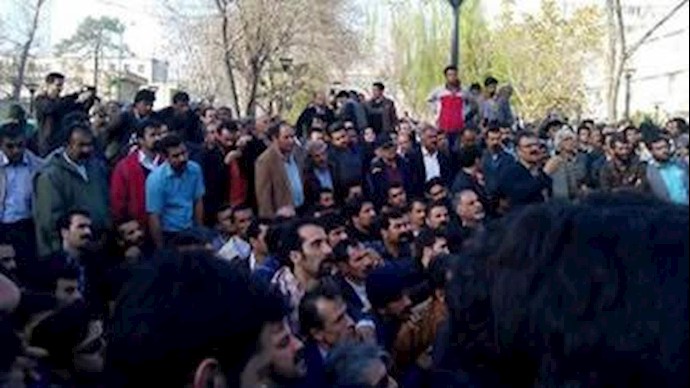 Iran: detained hunger strikers in Evin prison threaten dry hunger strike