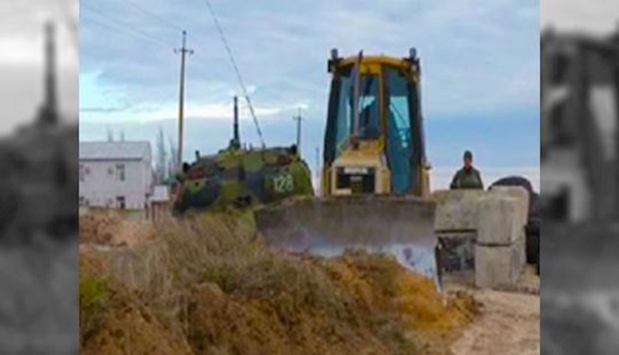 Ukraine digging canal on border with Russia