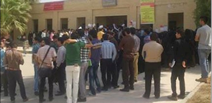 Iranian workers & students protesting Rouhani policies