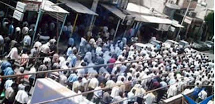 Iran: Tehran railway workers hold gathering outside parliament