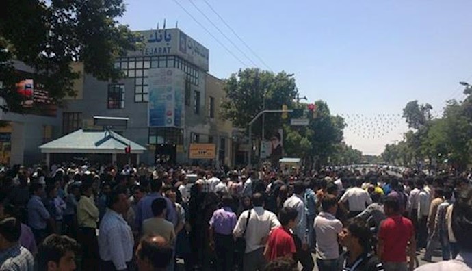 Iran: rally outside Mazandaran governorate protesting mullahs’ TV serial show