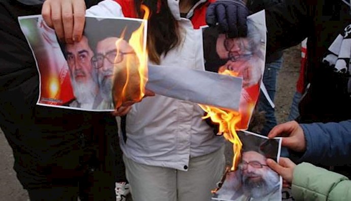 Setting on Fire the photos of Khomeini and Khamenei in Ahwaz, closer of the Qeytarieh Park in Tehran