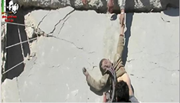 Syria: bazaar bombed in Idlib, Assad forces massacre civilians