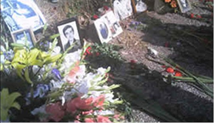 Iran: Relatives of 1988 Pol prisoner massacre victims gather at Khavaran