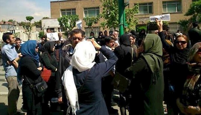  'Protests in Tehran in support of inmates in ward 350 of Evin Prison'