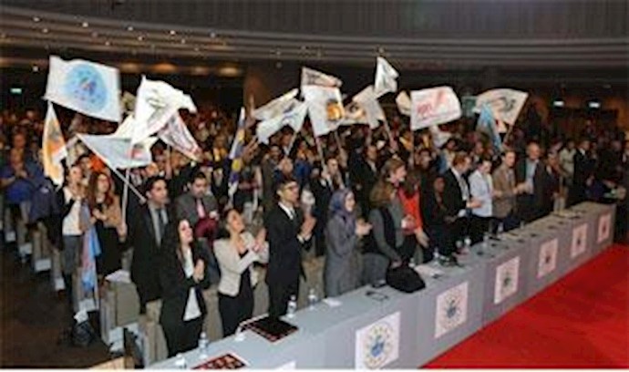  'Iranian youths joining Maryam Rajavi in recent Paris conference'