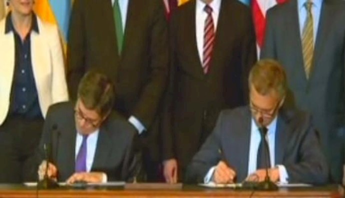 US signs $1bn loan guarantee for Ukraine