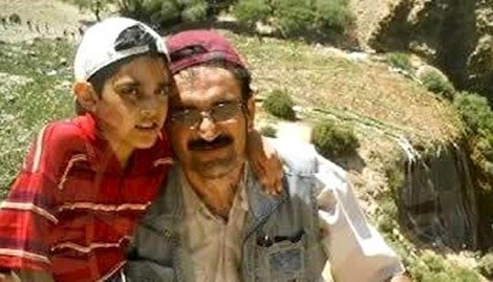  'Political prisoner Gholamreza Khosravi with his son'