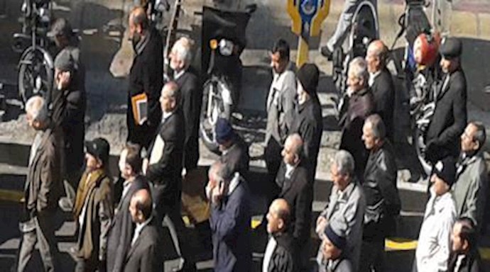  'Iranian workers rallying against regime'