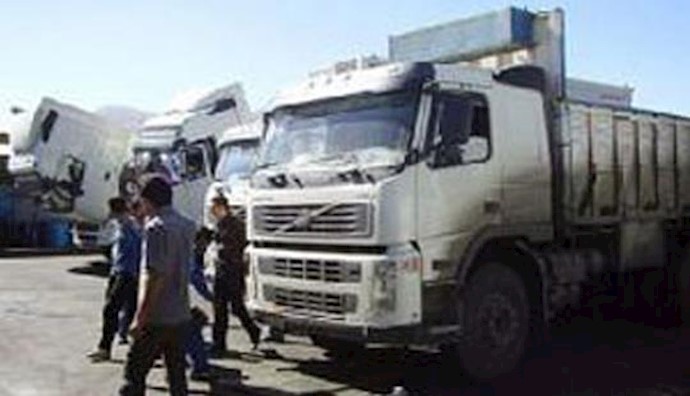 Workers & truck drivers protesting in south-central Iran
