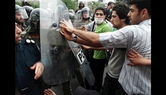 Iran: youths clash with repressive police in Tehran’s Vanak district
