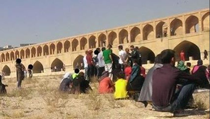 Iran: Isfahan youths clash with special repressive forces