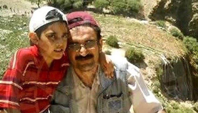  'Political prisoner Gholamreza Khosravi Savadjani and his son'