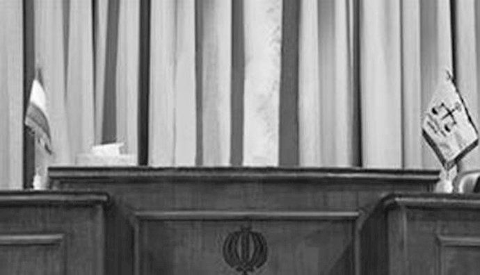 Iran court convicts editor, author of banned daily