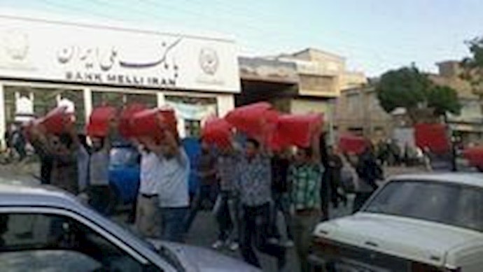 Iran: Sanandaj workers march & chant “Labor prisoners must be freed”