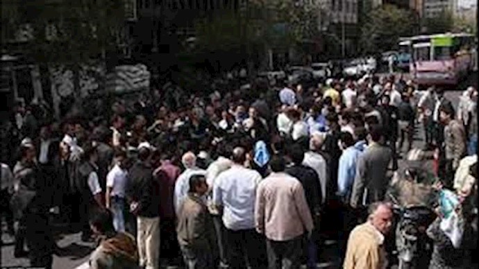 Workers, employees of Iran Tire Company rally in Tehran