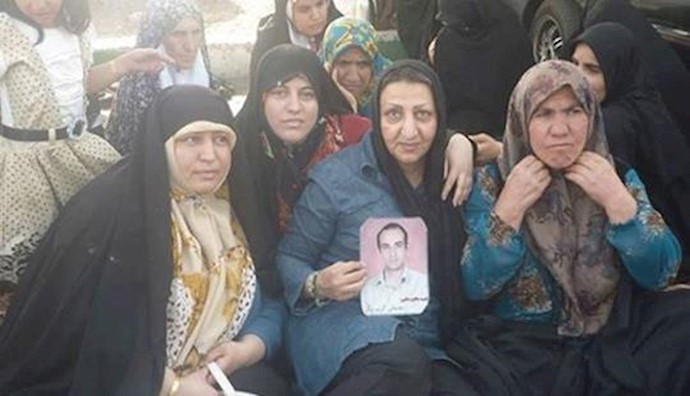 Iran: renowned martyr mother meets with mothers of 4 Sunni Kurd pol prisoners