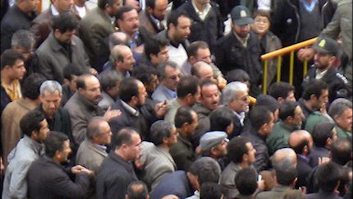 Iran: 1,500 communications workers rally outside Tehran’s Majlis