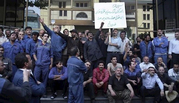 Iran: communications company workers rally in Shahr-e Kord