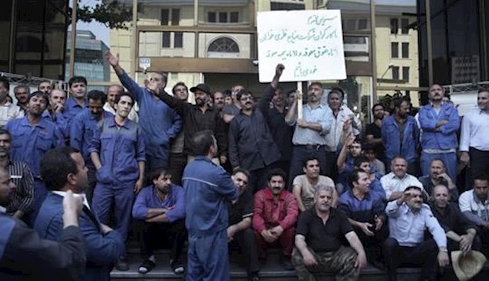 Iran: over 5,000 mine workers enter 3rd week of strike