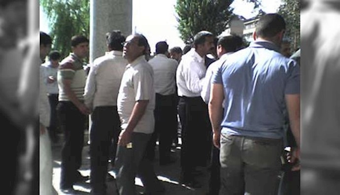 Contractors in western Iran stage protest rally
