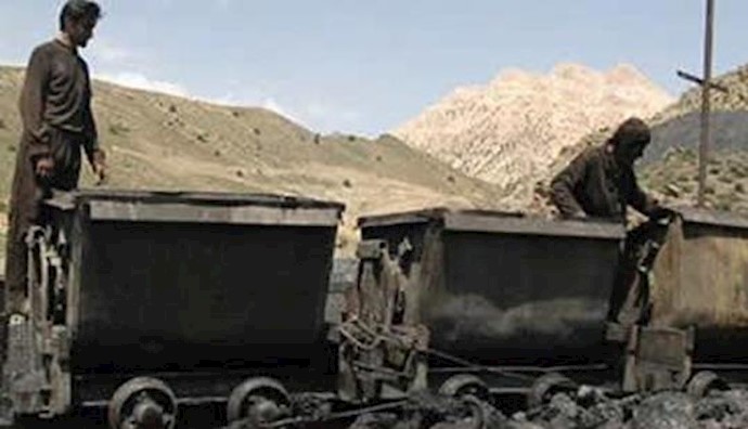 Iran: 3,000 metal ore factory workers continue strike