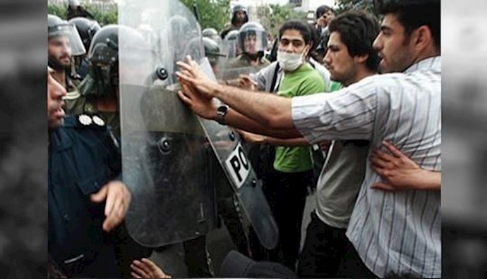 Iran – youths beat regime agents across Tehran