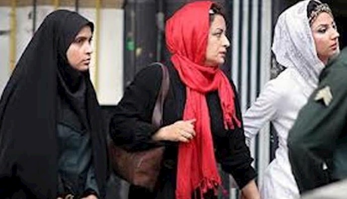 Iran: Women are barred from entering gov’t offices in Nahavand on hijab pretexts