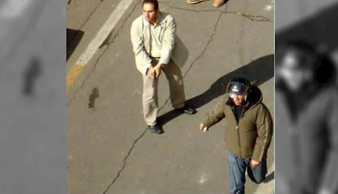 Iran: plainclothes agents attack company in Kermanshah