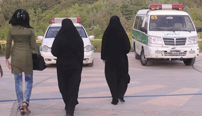 Iran: woman arrested while singing, playing music