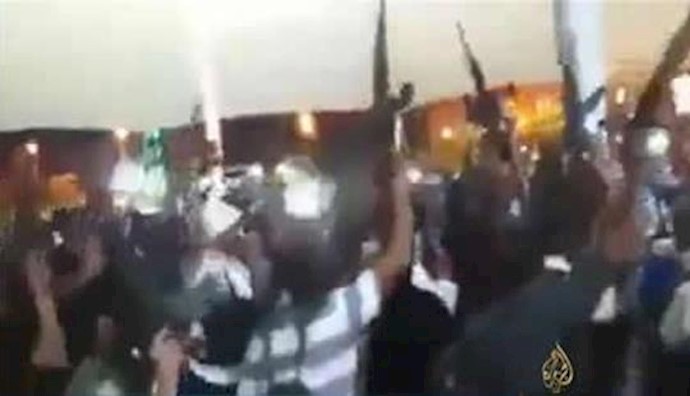 Al Jazeera TV: supporter of senior Iraqi cleric Sarkhi stage armed demos in Karbala & other provinces