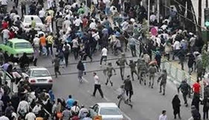 Iran: Protests and clashes of youth with regime’s suppressive forces on the rise