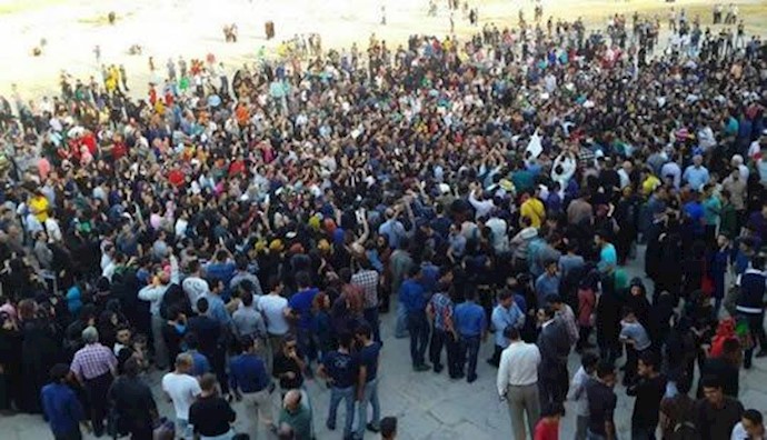Iran: protest by thousands of Isfahan residents against drying of Zayandeh Rood