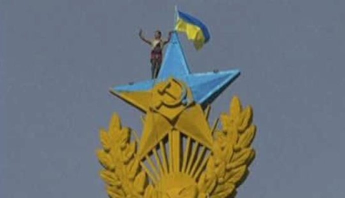 Ukraine flag hoisted above a Moscow tower