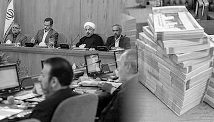  'Rouhani government in huge debts'