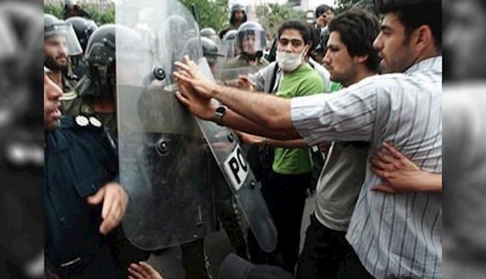 Iran: Youths confronting repressive forces in Tehran