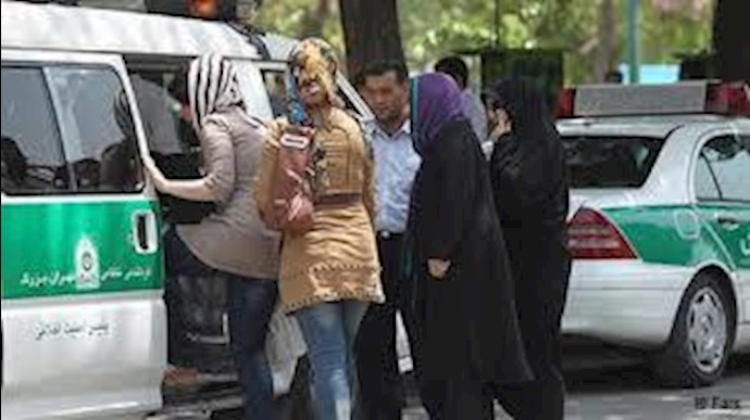 Iran: police bribing street girls