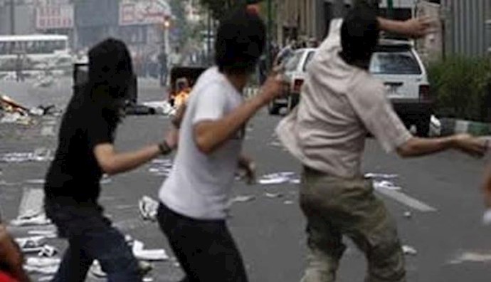 Youths clash with security forces in different Iranian cities